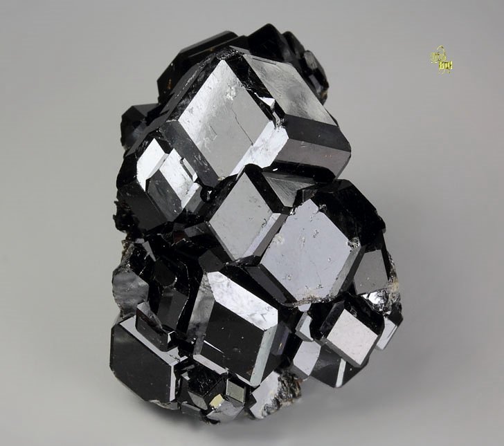 GARNET var. ANDRADITE var. MELANITE