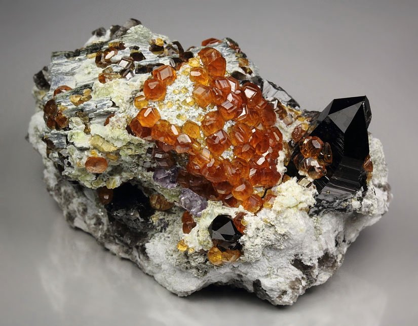 gem GARNET var. SPESSARTINE, QUARTZ var. SMOKY, MUSCOVITE, MICROCLINE, FLUORITE