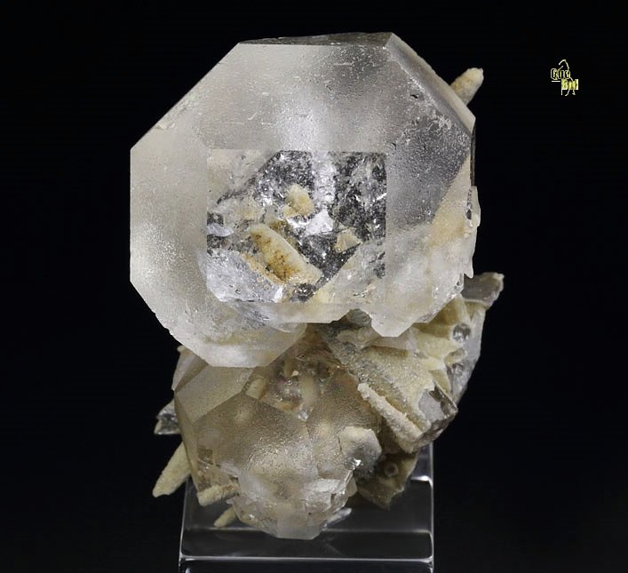 FLUORITE with QUARTZ inclusions