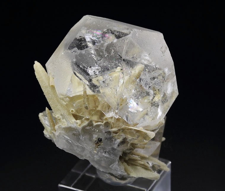 FLUORITE with QUARTZ inclusions