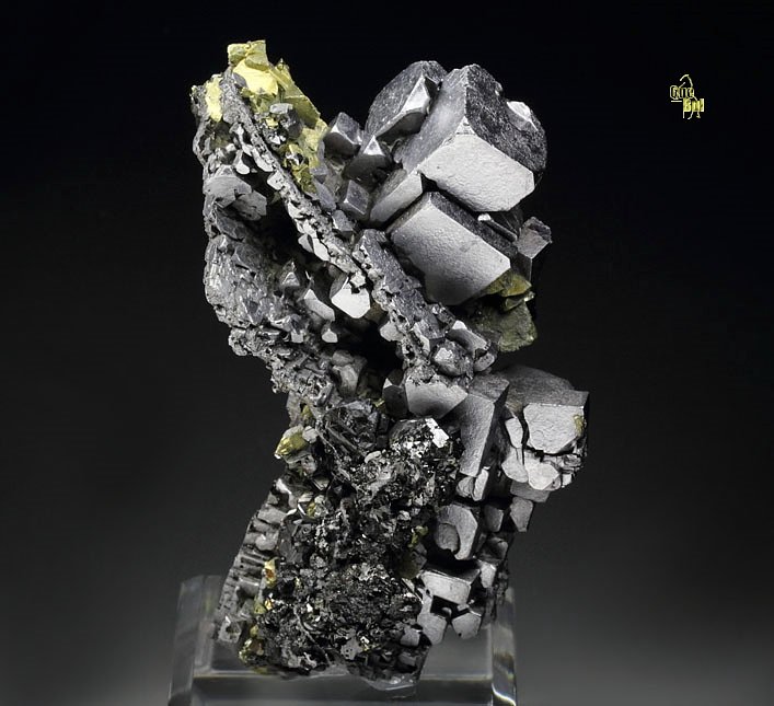 skeletal GALENA, CHALCOPYRITE, SPHALERITE, QUARTZ