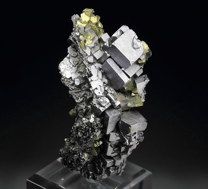 skeletal GALENA, CHALCOPYRITE, SPHALERITE, QUARTZ