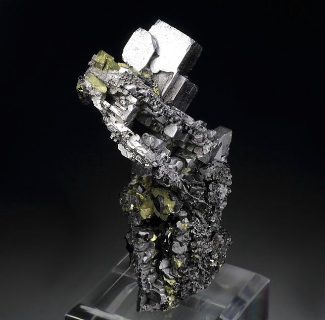 skeletal GALENA, CHALCOPYRITE, SPHALERITE, QUARTZ