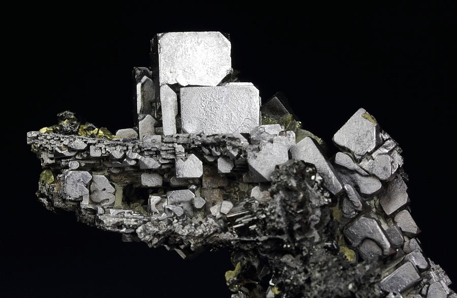 skeletal GALENA, CHALCOPYRITE, SPHALERITE, QUARTZ