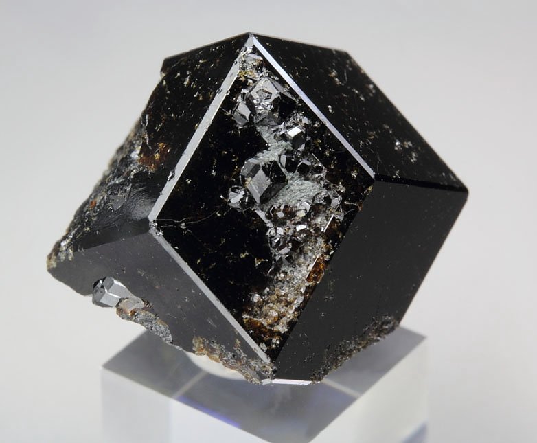 GARNET var. ANDRADITE var. MELANITE