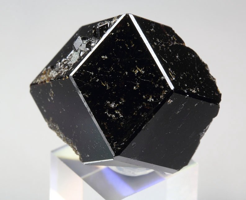 GARNET var. ANDRADITE var. MELANITE