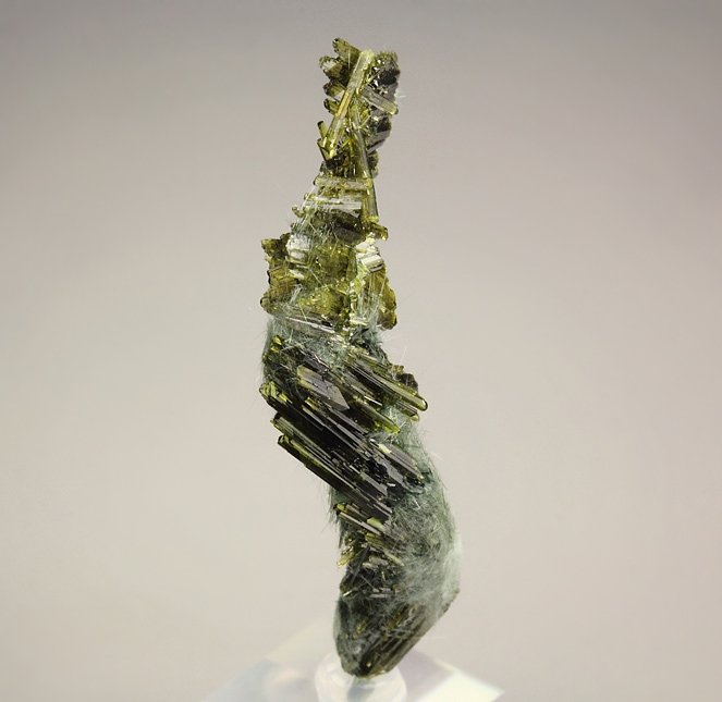 EPIDOTE, AMPHIBOLE GROUP var. BYSSOLITE