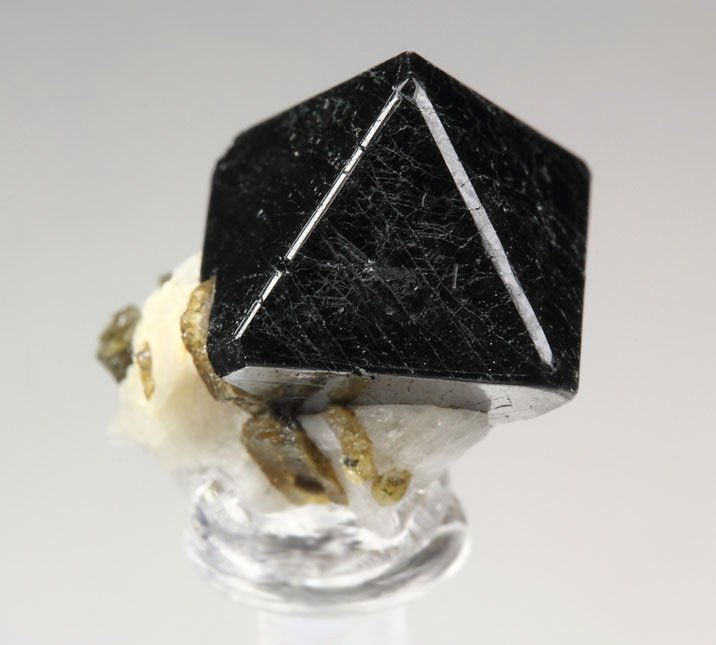 SPINEL, FORSTERITE, CALCITE 