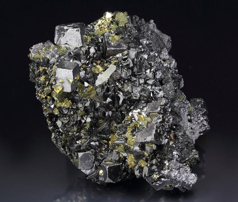 skeletal GALENA, CHALCOPYRITE, SPHALERITE, QUARTZ