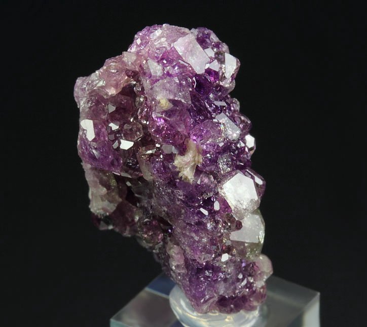 gem VESUVIANITE var. MANGANOAN