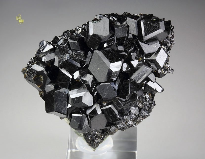 GARNET var. ANDRADITE var. MELANITE