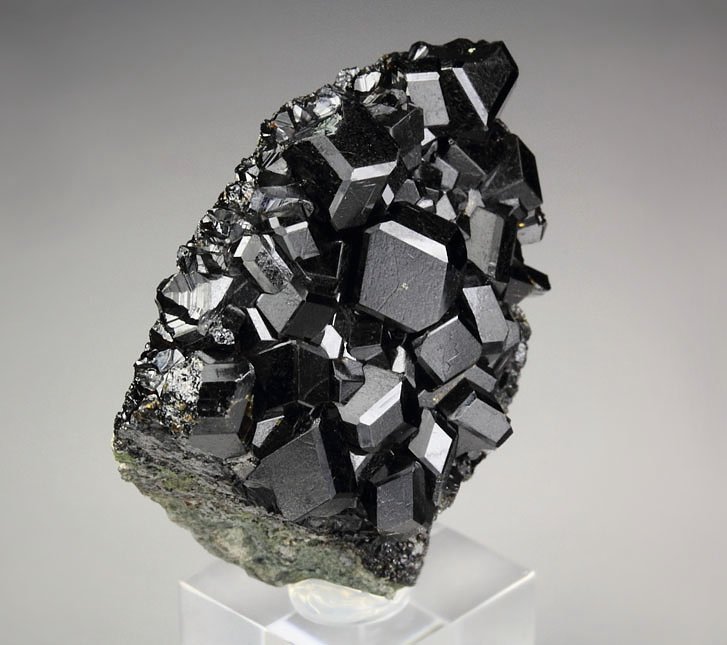 GARNET var. ANDRADITE var. MELANITE