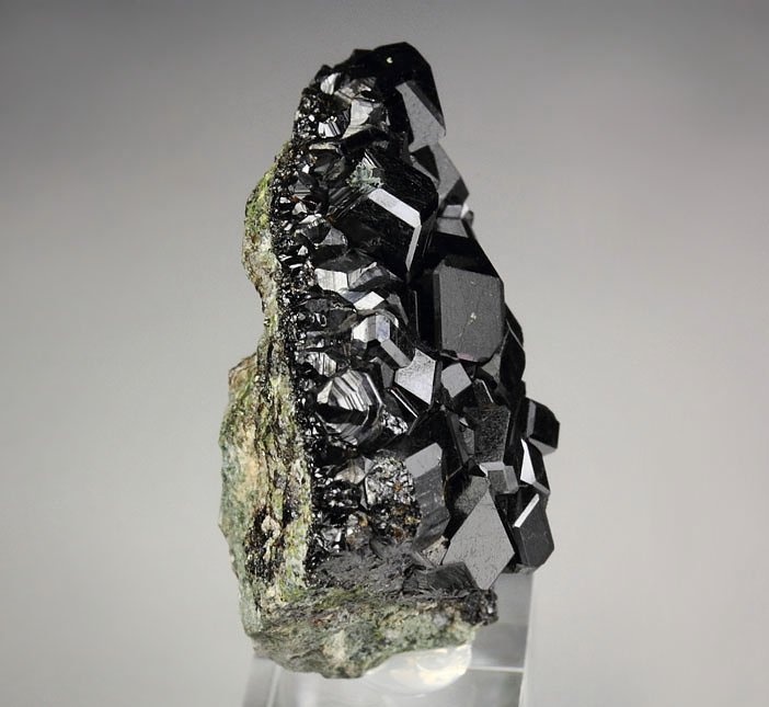 GARNET var. ANDRADITE var. MELANITE