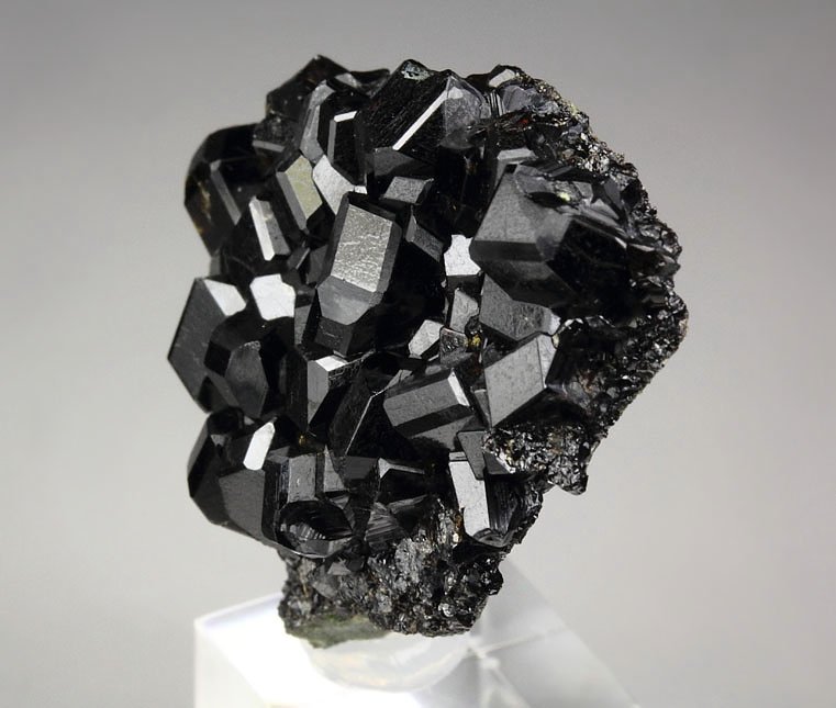 GARNET var. ANDRADITE var. MELANITE