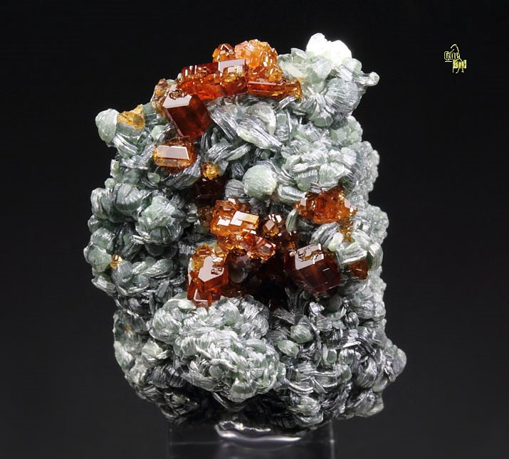 gem GARNET var. HESSONITE, CLINOCHLORE