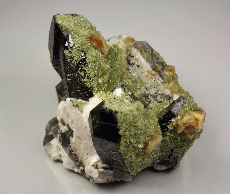 QUARTZ var. SMOKY, CHABAZITE, EPIDOTE, ORTHOCLASE