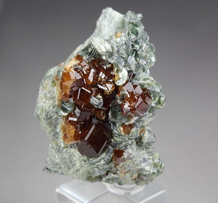 gem GARNET var. HESSONITE, CLINOCHLORE