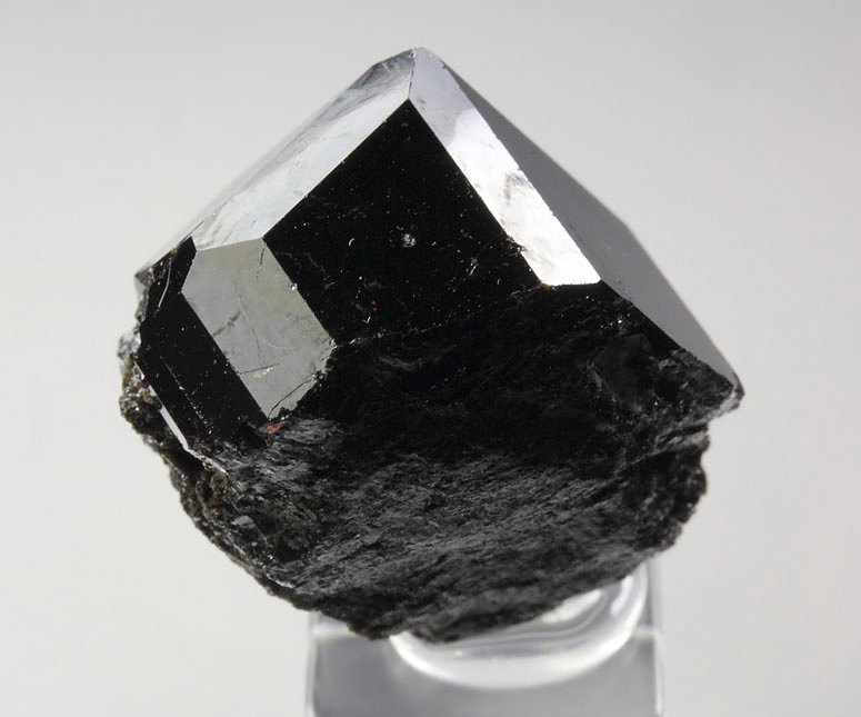 GARNET var. ANDRADITE var. MELANITE