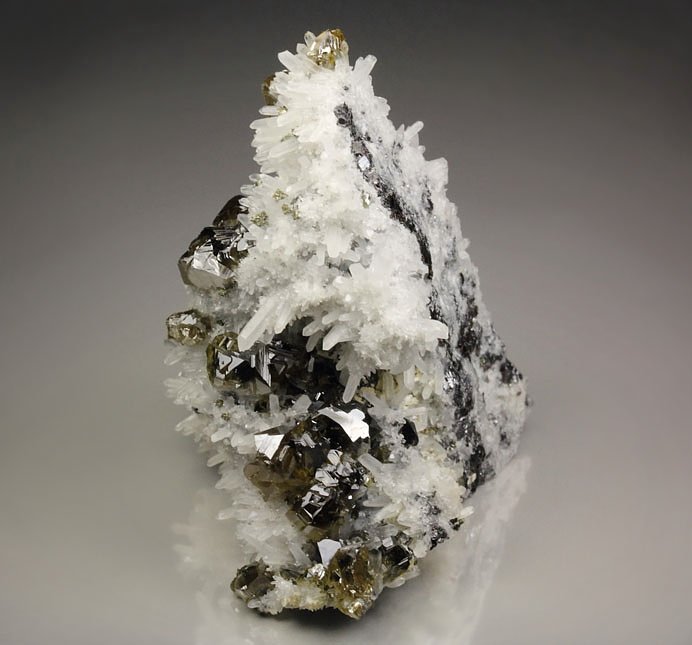 gem SPHALERITE var. CLEIOPHANE, QUARTZ