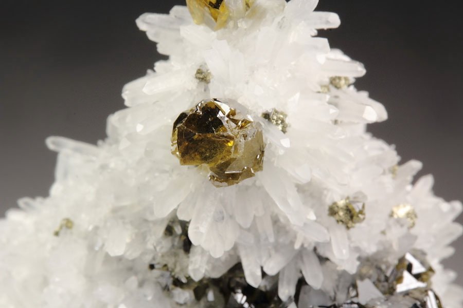 gem SPHALERITE var. CLEIOPHANE, QUARTZ