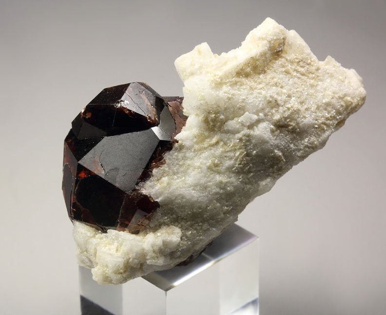 gemmy GARNET var. SPESSARTINE, ALBITE