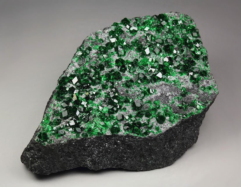 GARNET var. UVAROVITE