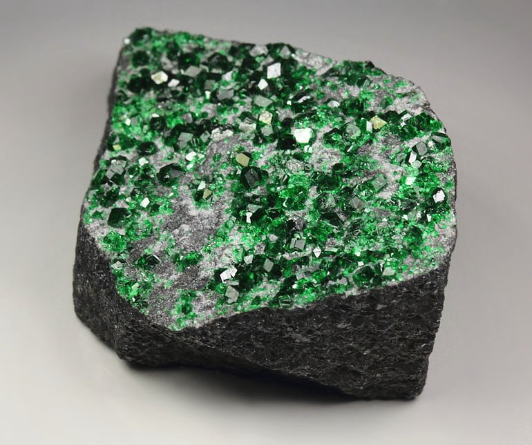 GARNET var. UVAROVITE