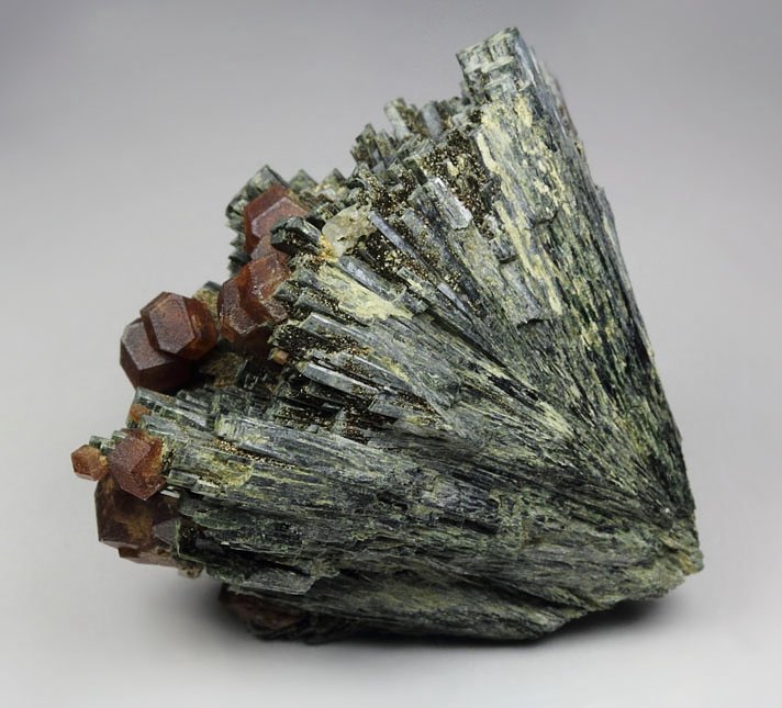 GARNET var. ANDRADITE, HEDENBERGITE