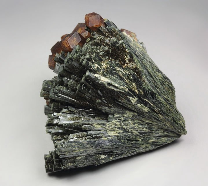 GARNET var. ANDRADITE, HEDENBERGITE