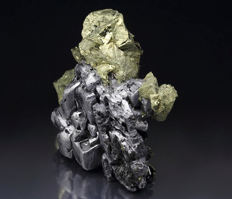 skeletal GALENA, CHALCOPYRITE, SPHALERITE, QUARTZ