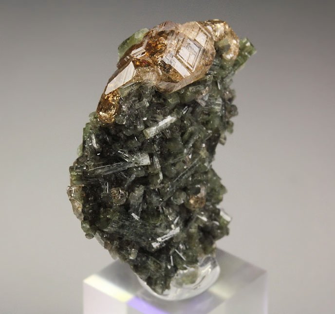 gem GARNET var. GROSSULAR, DIOPSIDE