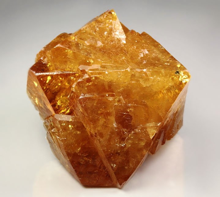 gem SCHEELITE