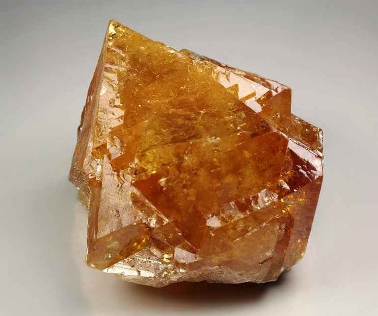 gem SCHEELITE