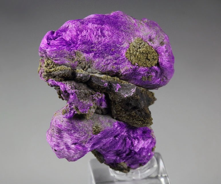 crystallized SUGILITE