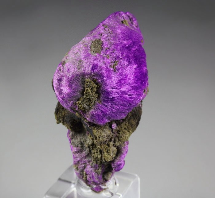 crystallized SUGILITE