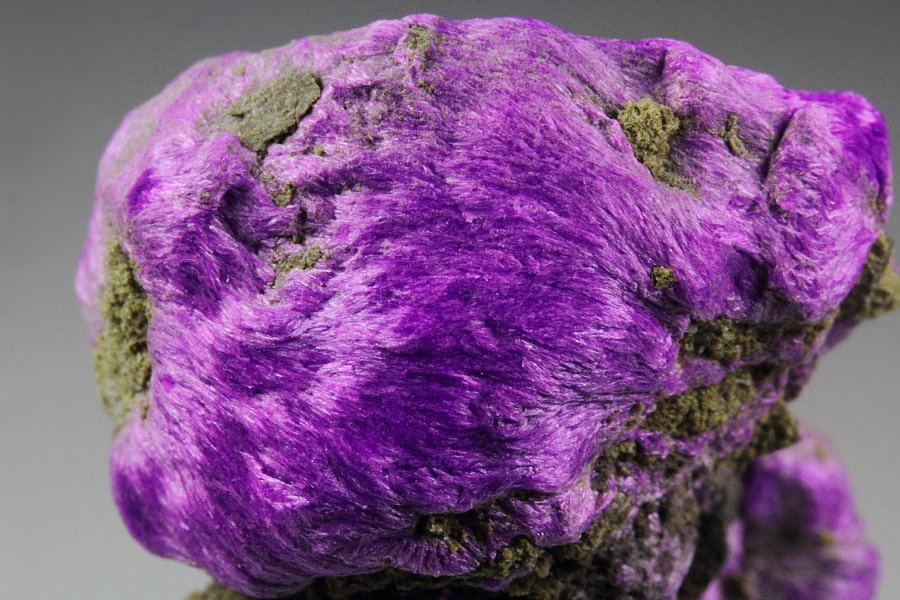 crystallized SUGILITE