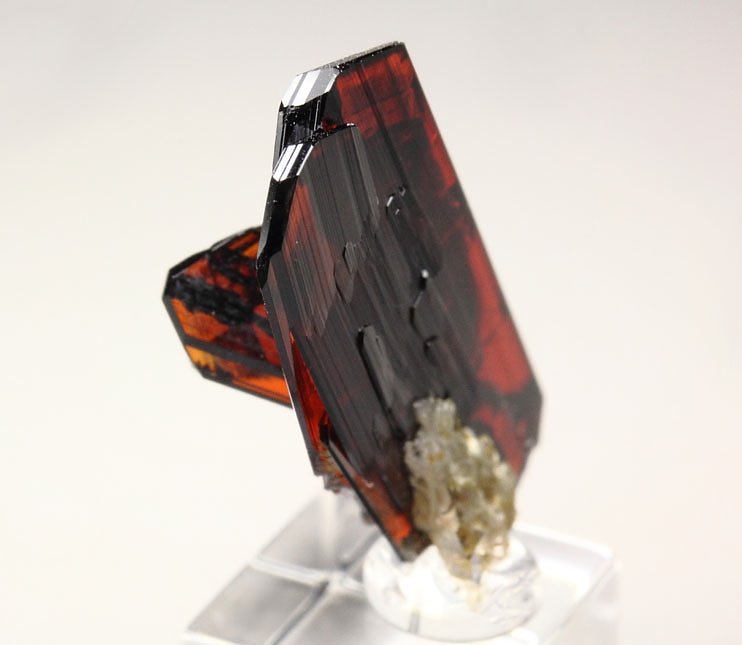 BROOKITE bi-terminated