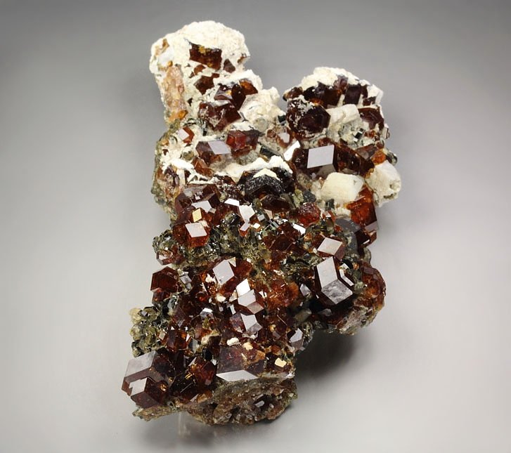 gem GARNET var. SPESSARTINE, VESUVIANITE, ALBITE