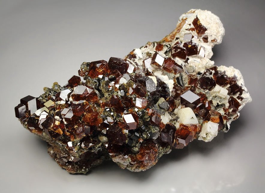 gem GARNET var. SPESSARTINE, VESUVIANITE, ALBITE