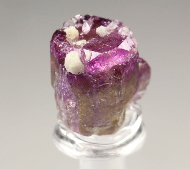 VESUVIANITE var. MANGANOAN, GARNET var. GROSSULAR