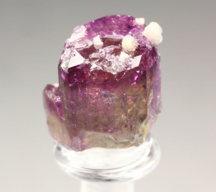 VESUVIANITE var. MANGANOAN, GARNET var. GROSSULAR