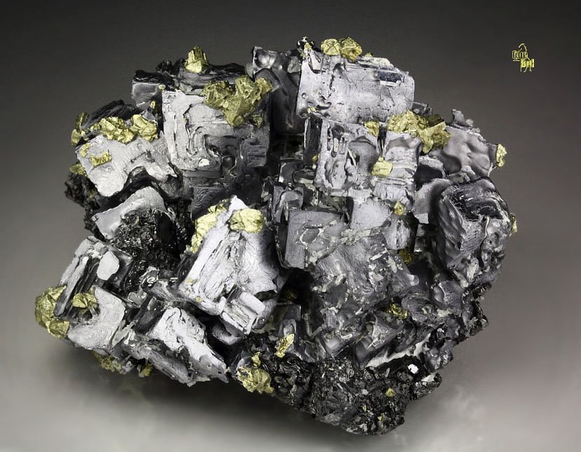 new find - skeletal GALENA, CHALCOPYRITE, QUARTZ, SPHALERITE