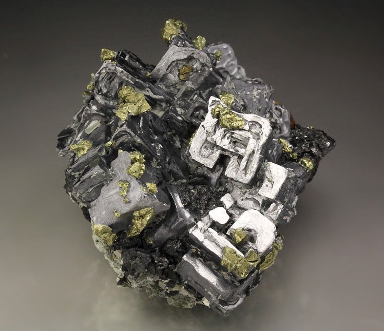 new find - skeletal GALENA, CHALCOPYRITE, QUARTZ, SPHALERITE