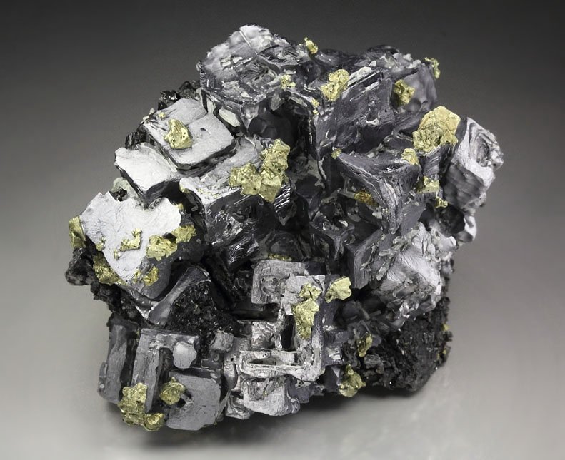 new find - skeletal GALENA, CHALCOPYRITE, QUARTZ, SPHALERITE