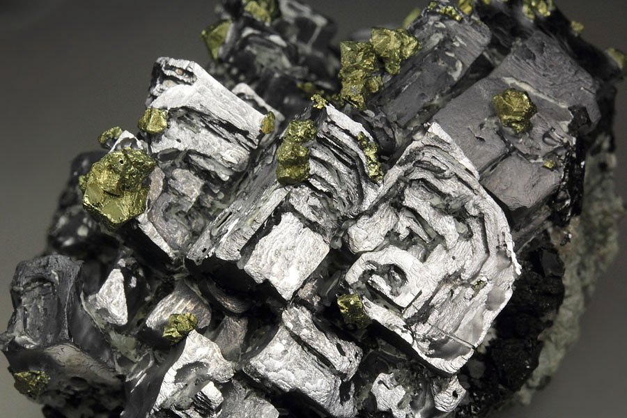 new find - skeletal GALENA, CHALCOPYRITE, QUARTZ, SPHALERITE