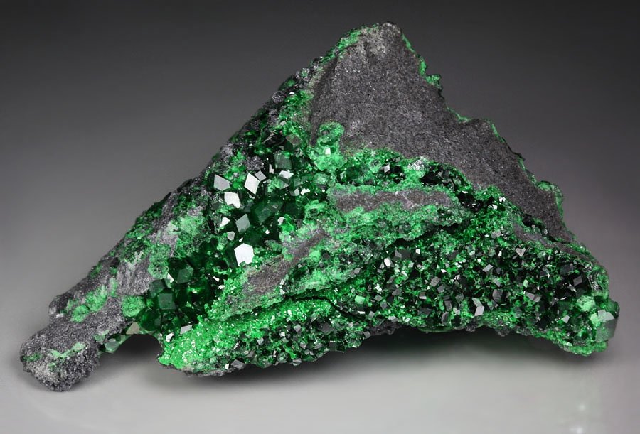 GARNET var. UVAROVITE