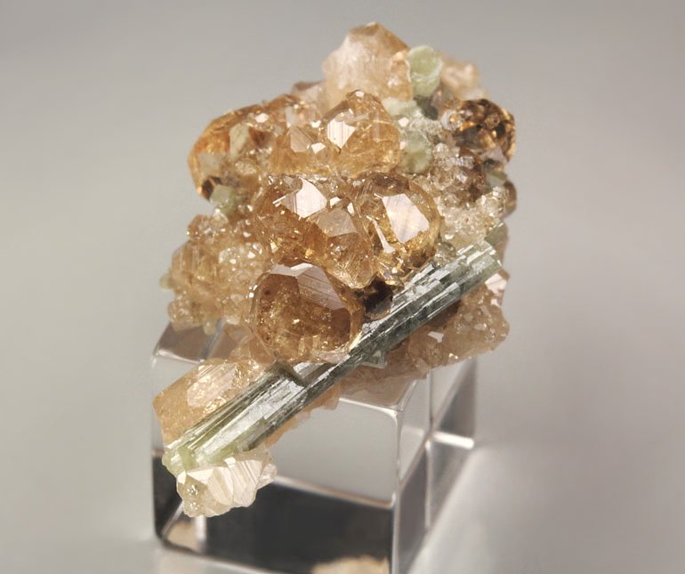 gem GARNET var. GROSSULAR, DIOPSIDE