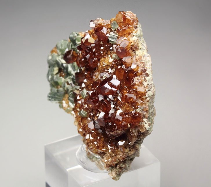 gem GARNET var. HESSONITE, CLINOCHLORE