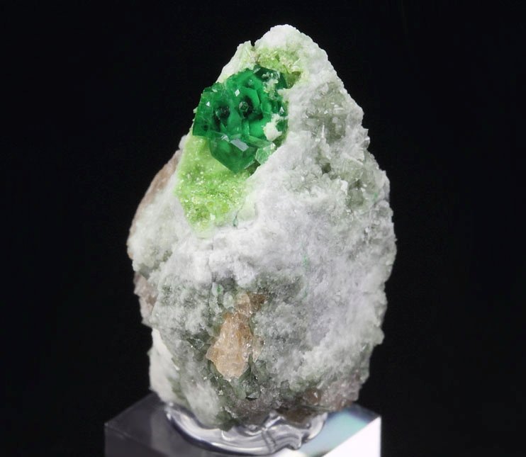 gem GARNET var. GROSSULAR var. CHROMIAN, DIOPSIDE, CHROMITE