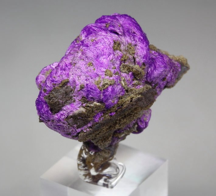 crystallized SUGILITE